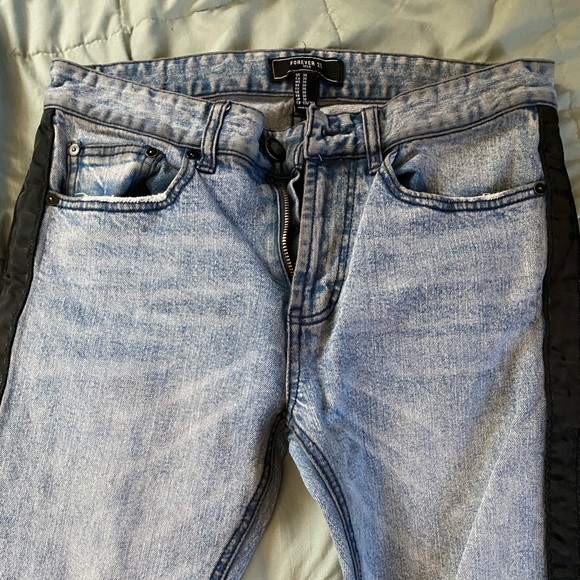 Light Blue Washed Denim - Picture 2 of 5